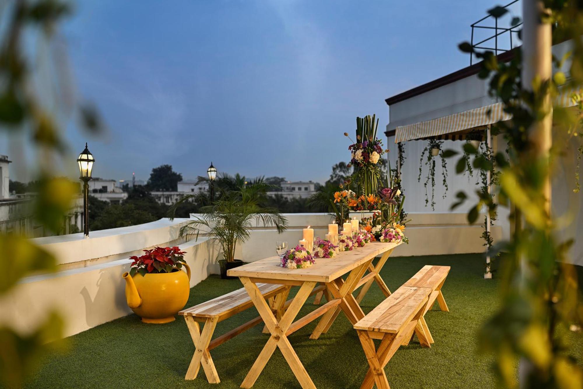 大使-Ihcl精选酒店 新德里 外观 照片 Rooftop garden