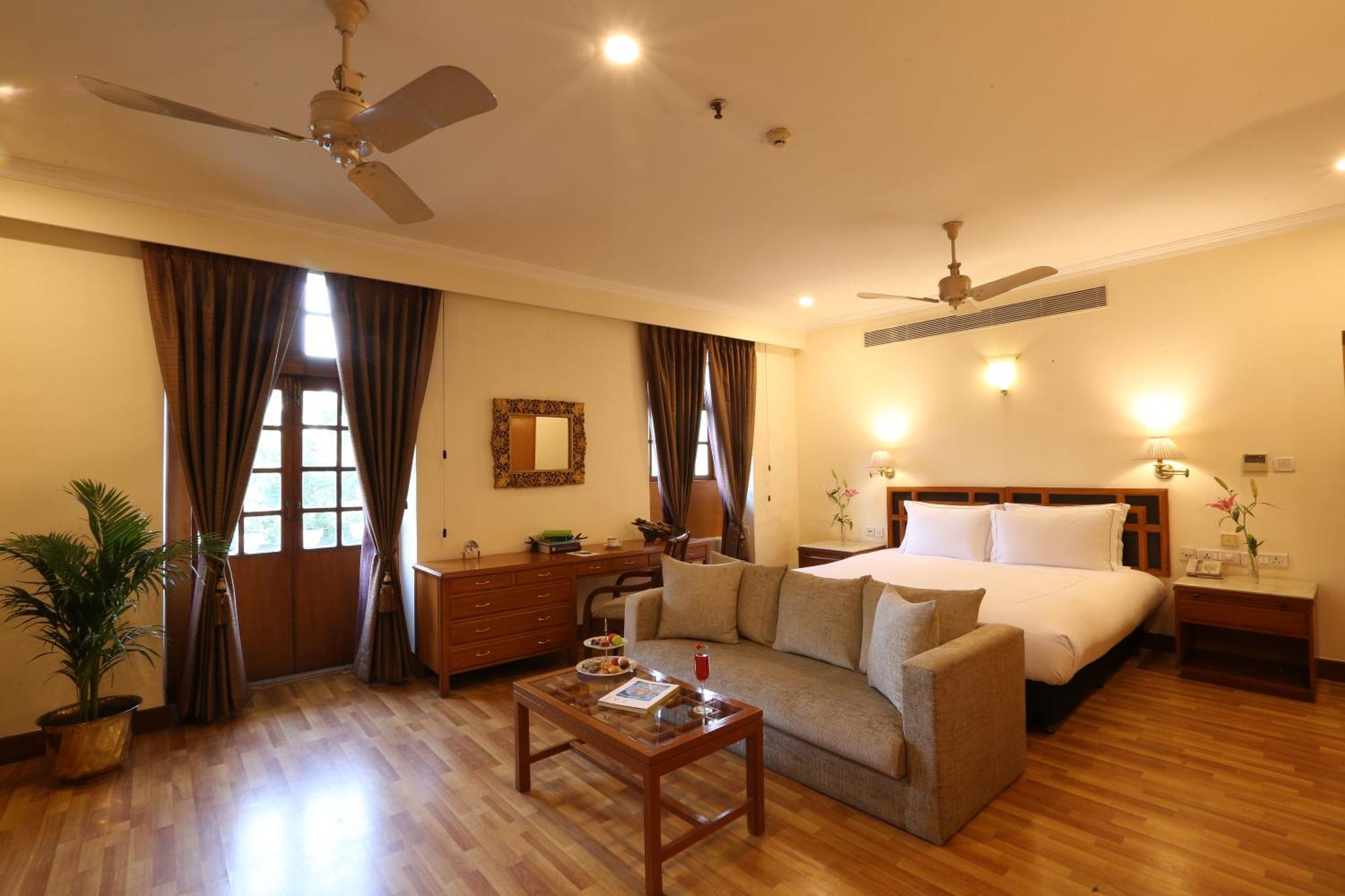 大使-Ihcl精选酒店 新德里 外观 照片 A suite at the hotel