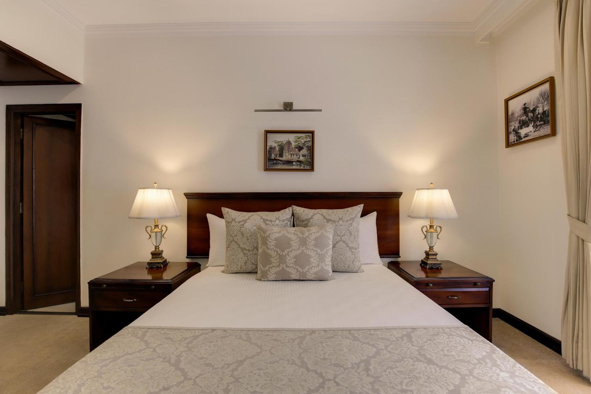 大使-Ihcl精选酒店 新德里 外观 照片 A bedroom at the hotel